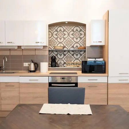 Realtanoda * Budapest