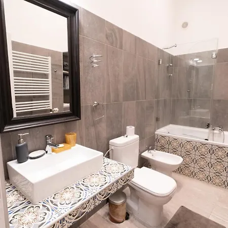 Realtanoda * Budapest